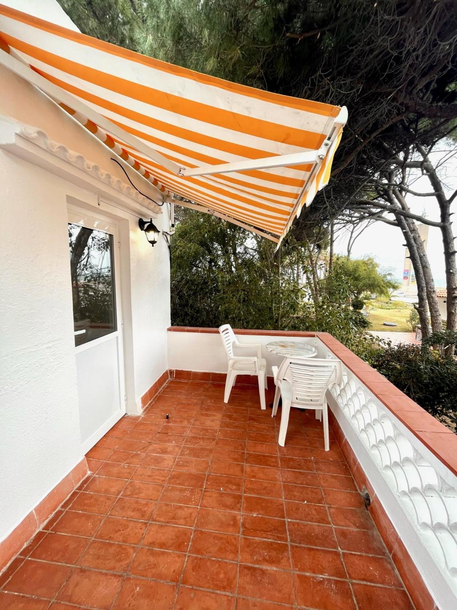 Nuevos Apartamentos Frente Al Mar Y A La Playa Castelldefels Bagian luar foto